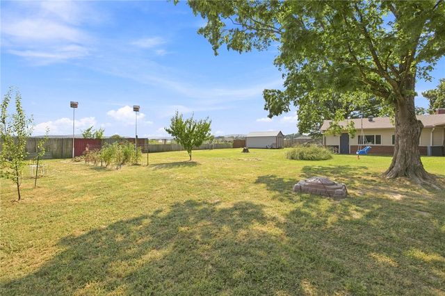 611 Butler Road, Prairie Grove, AR 72753