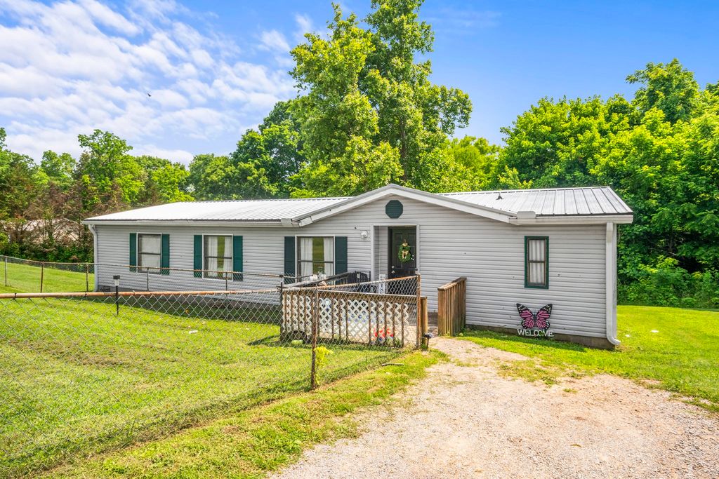 1189 Leo Baker Rd, Ashland City, TN 37015
