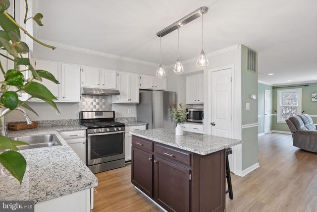 14722 STREAM POND DR, Centreville, VA 20120