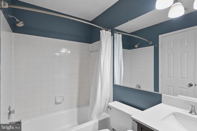 14722 STREAM POND DR, Centreville, VA 20120