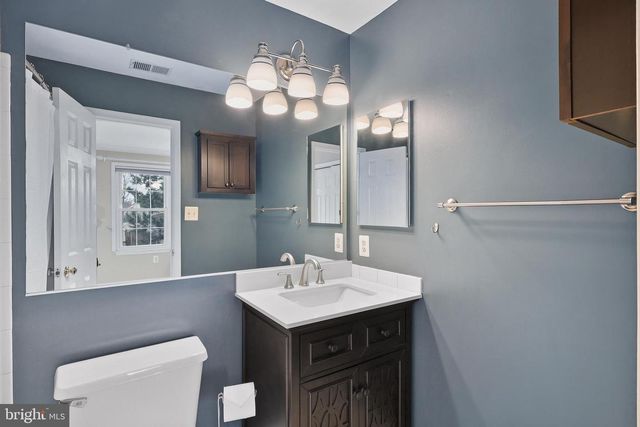 14722 STREAM POND DR, Centreville, VA 20120