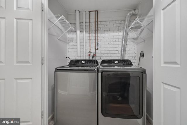 14722 STREAM POND DR, Centreville, VA 20120