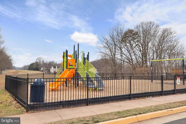 14722 STREAM POND DR, Centreville, VA 20120