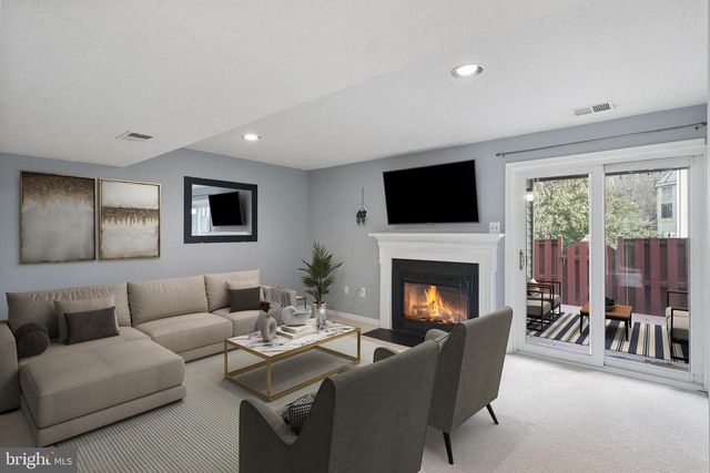 14722 STREAM POND DR, Centreville, VA 20120