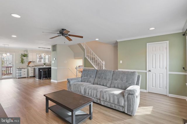 14722 STREAM POND DR, Centreville, VA 20120