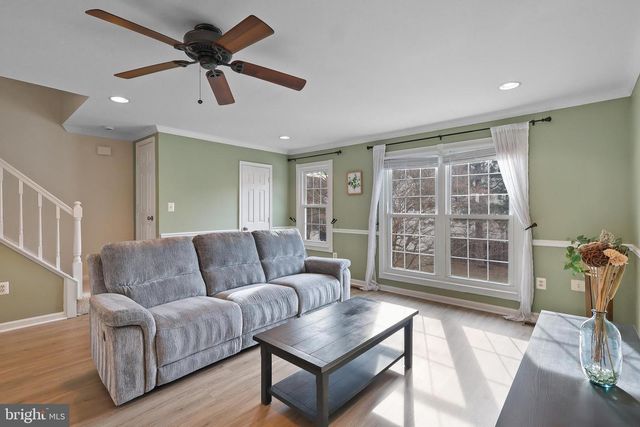 14722 STREAM POND DR, Centreville, VA 20120