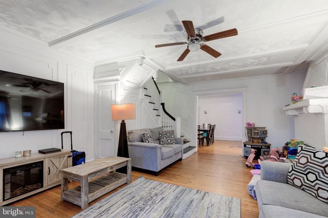 6209 CARPENTER ST, Philadelphia, PA 19143