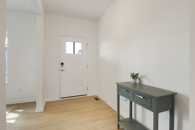 2822 Jackson Drive, Arlington Heights, IL 60004