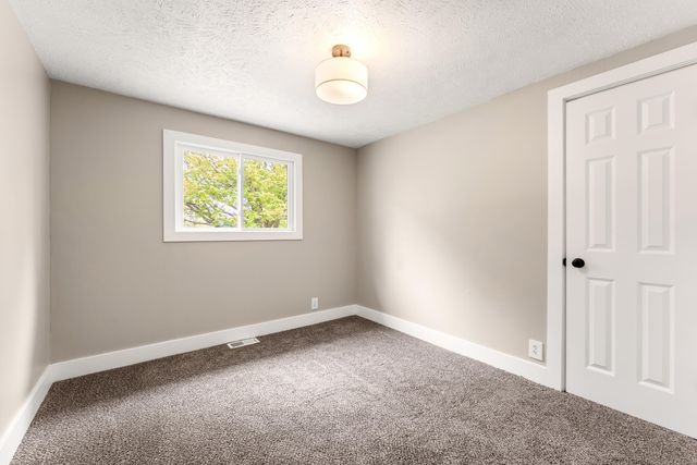 5684 142nd Avenue, Holland, MI 49423