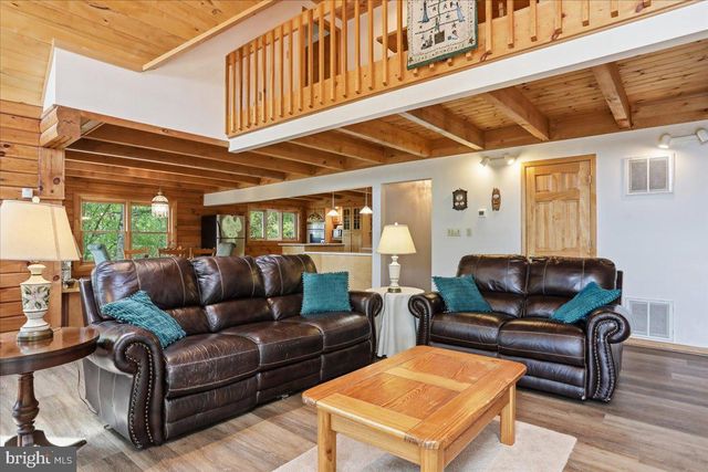 1052 PARKSIDE DR, Berkeley Springs, WV 25411