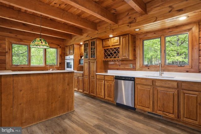 1052 PARKSIDE DR, Berkeley Springs, WV 25411