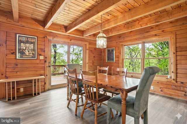 1052 PARKSIDE DR, Berkeley Springs, WV 25411