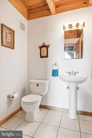 1052 PARKSIDE DR, Berkeley Springs, WV 25411