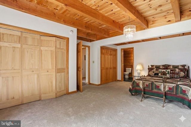 1052 PARKSIDE DR, Berkeley Springs, WV 25411