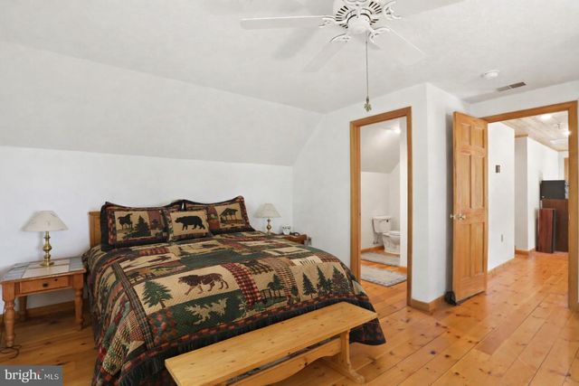 1052 PARKSIDE DR, Berkeley Springs, WV 25411