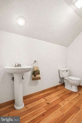 1052 PARKSIDE DR, Berkeley Springs, WV 25411