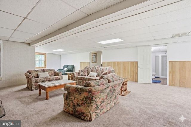 1052 PARKSIDE DR, Berkeley Springs, WV 25411