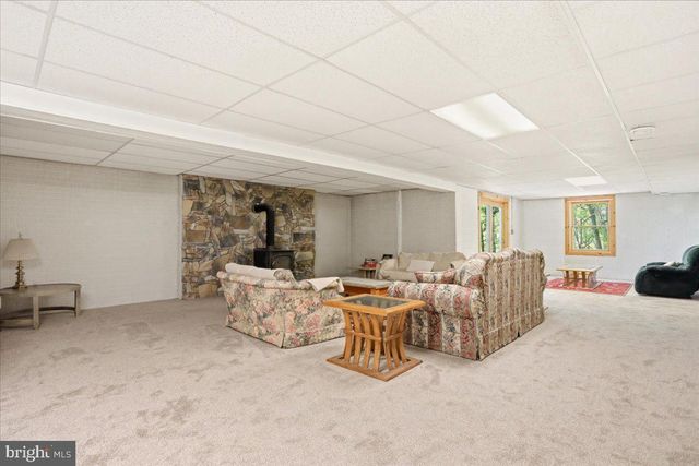 1052 PARKSIDE DR, Berkeley Springs, WV 25411