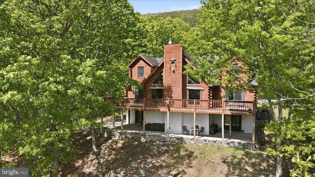 1052 PARKSIDE DR, Berkeley Springs, WV 25411