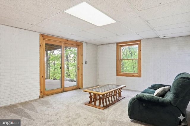1052 PARKSIDE DR, Berkeley Springs, WV 25411
