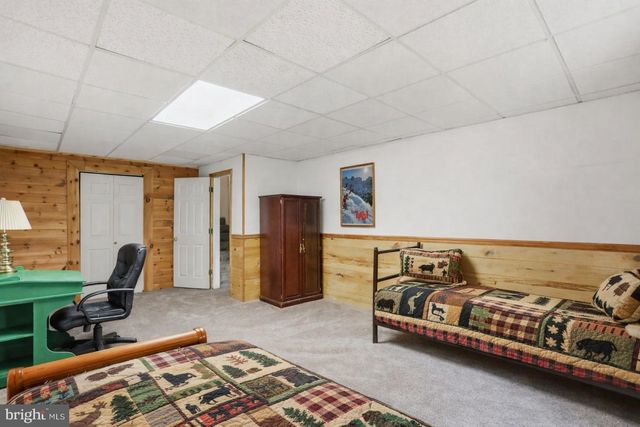 1052 PARKSIDE DR, Berkeley Springs, WV 25411