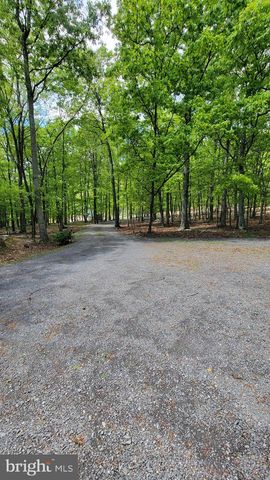 1052 PARKSIDE DR, Berkeley Springs, WV 25411