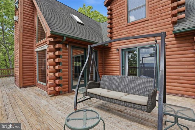 1052 PARKSIDE DR, Berkeley Springs, WV 25411