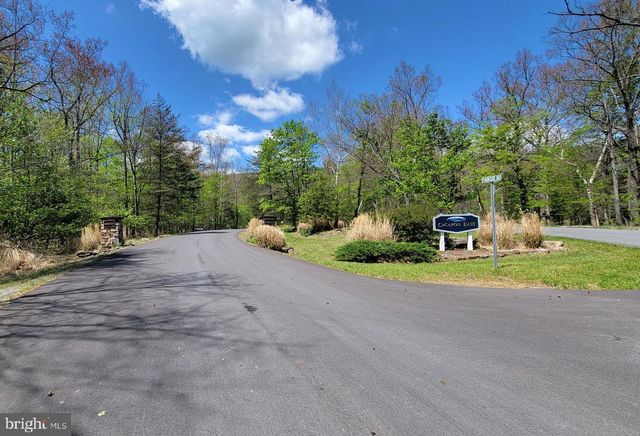 1052 PARKSIDE DR, Berkeley Springs, WV 25411