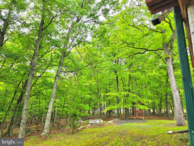 1052 PARKSIDE DR, Berkeley Springs, WV 25411