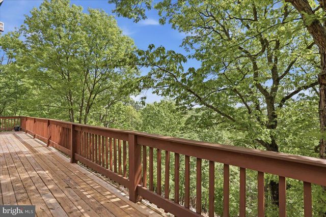 1052 PARKSIDE DR, Berkeley Springs, WV 25411