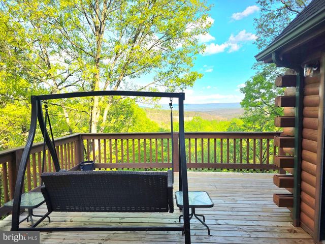 1052 PARKSIDE DR, Berkeley Springs, WV 25411