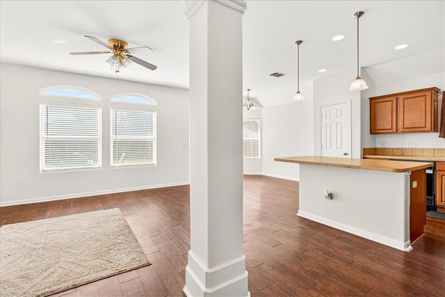 1742 Barlow Trl, Corpus Christi, TX 78410