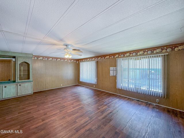 2550 E Avenue I Spc 40, Lancaster, CA 93535