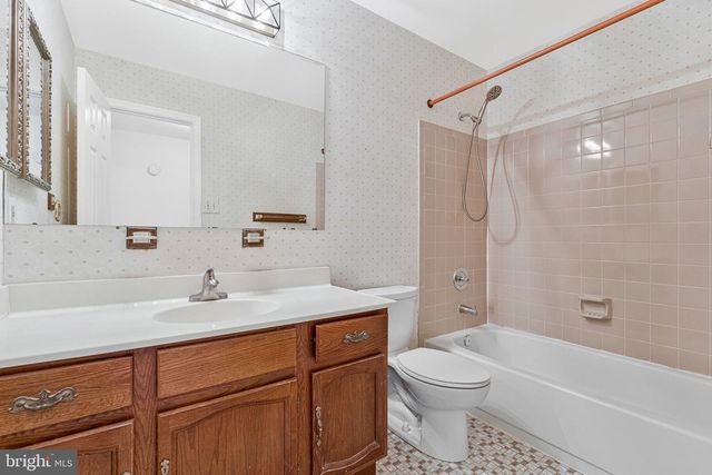 4613 FILLINGAME DR, Chantilly, VA 20151