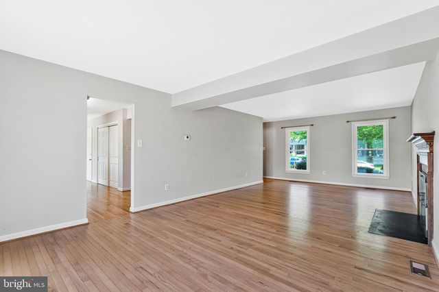 4613 FILLINGAME DR, Chantilly, VA 20151