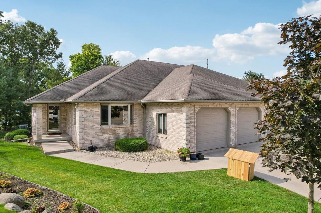 1233 W Sherman Avenue, Fort Atkinson, WI 53538