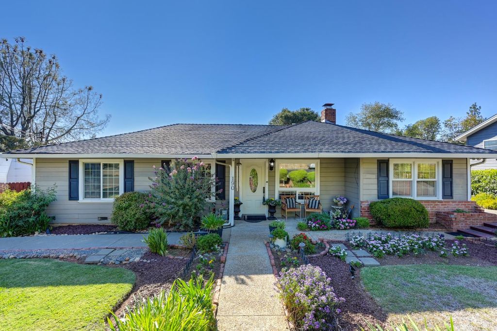 190 Daniels Dr, Auburn, CA 95603