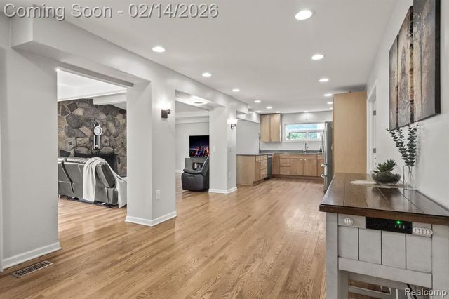 1916 Squirrel Valley Drive, Bloomfield Hills, MI 48304