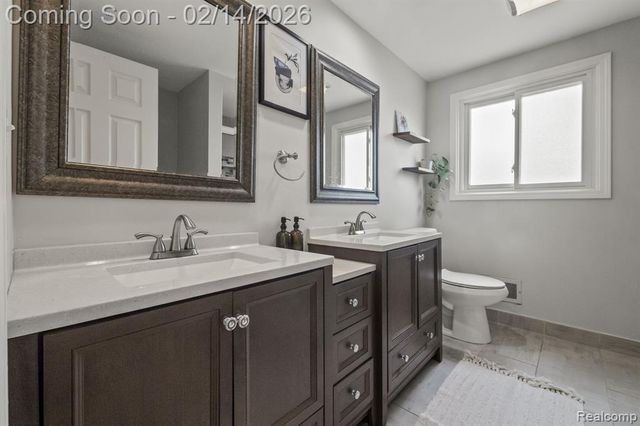 1916 Squirrel Valley Drive, Bloomfield Hills, MI 48304