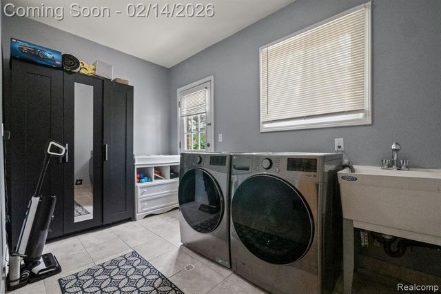 1916 Squirrel Valley Drive, Bloomfield Hills, MI 48304