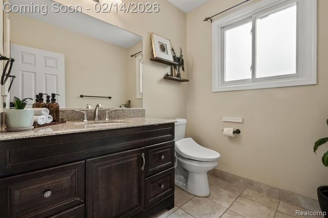 1916 Squirrel Valley Drive, Bloomfield Hills, MI 48304