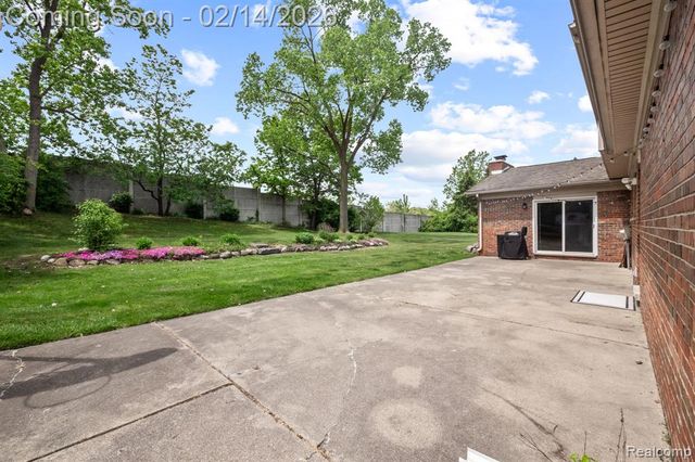 1916 Squirrel Valley Drive, Bloomfield Hills, MI 48304