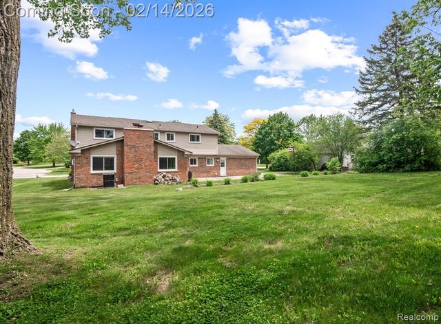 1916 Squirrel Valley Drive, Bloomfield Hills, MI 48304