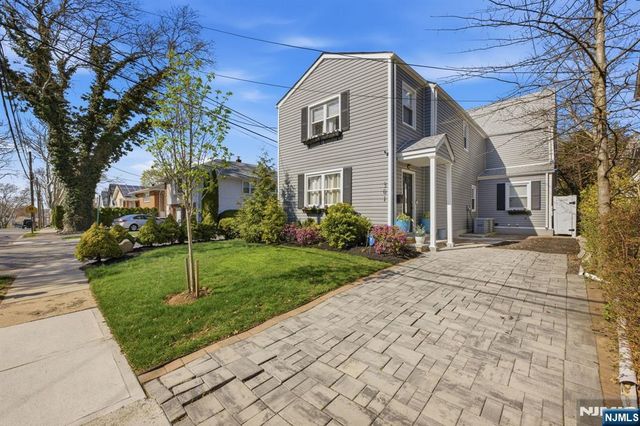 301 Roosevelt Avenue, Hasbrouck Heights, NJ 07604