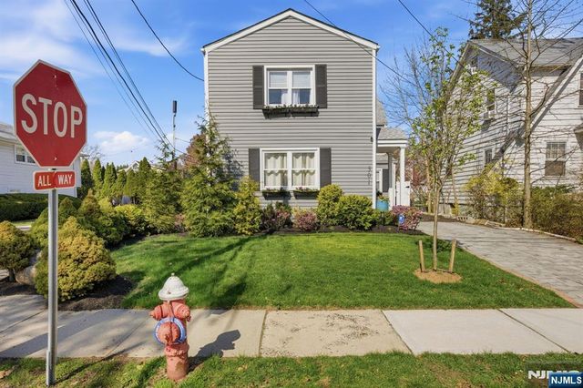 301 Roosevelt Avenue, Hasbrouck Heights, NJ 07604