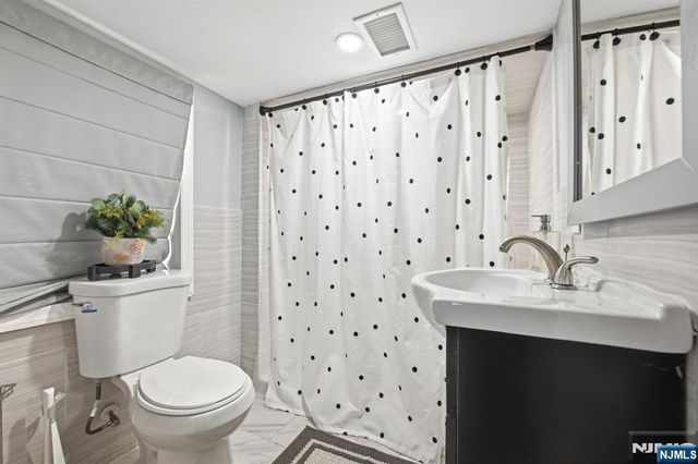 301 Roosevelt Avenue, Hasbrouck Heights, NJ 07604