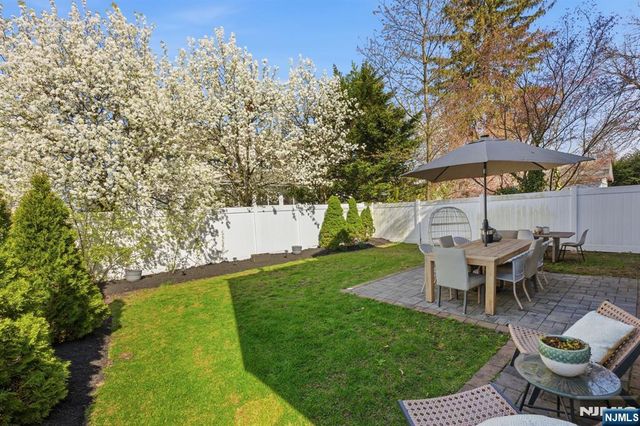 301 Roosevelt Avenue, Hasbrouck Heights, NJ 07604