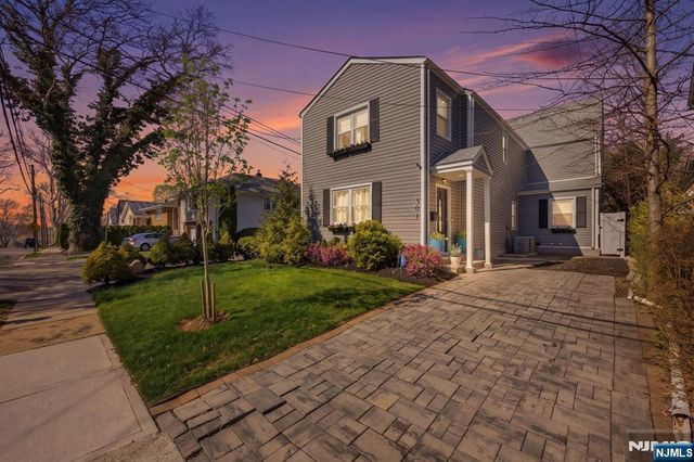 301 Roosevelt Avenue, Hasbrouck Heights, NJ 07604