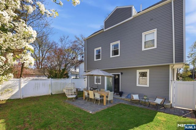 301 Roosevelt Avenue, Hasbrouck Heights, NJ 07604