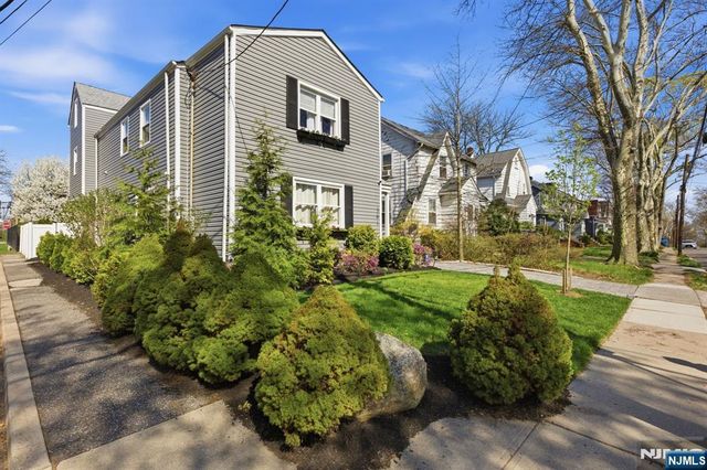 301 Roosevelt Avenue, Hasbrouck Heights, NJ 07604